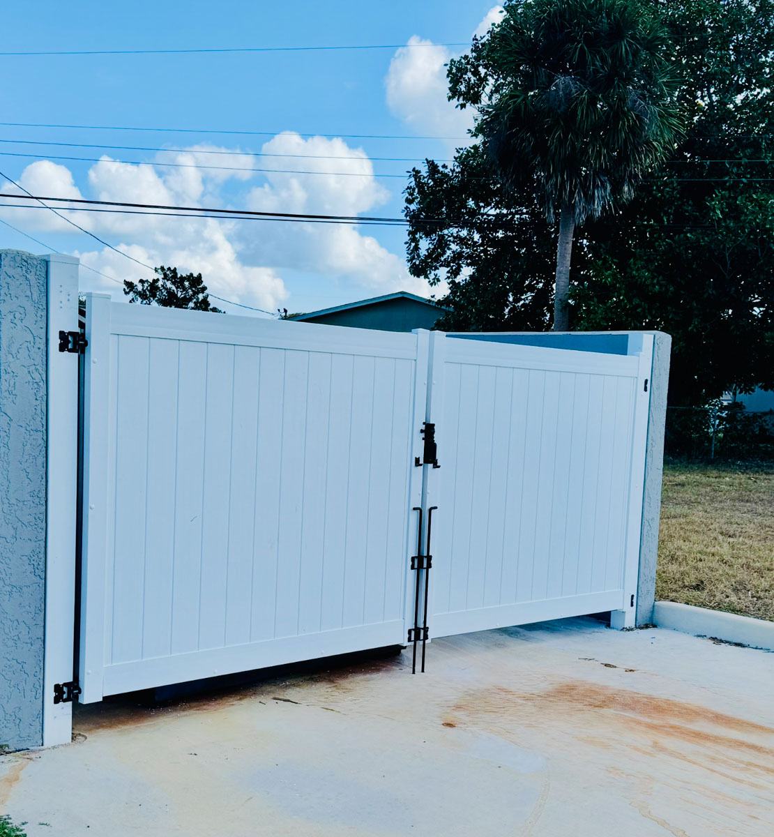 White vinyl dumpster enclosure in Brooksville, FL