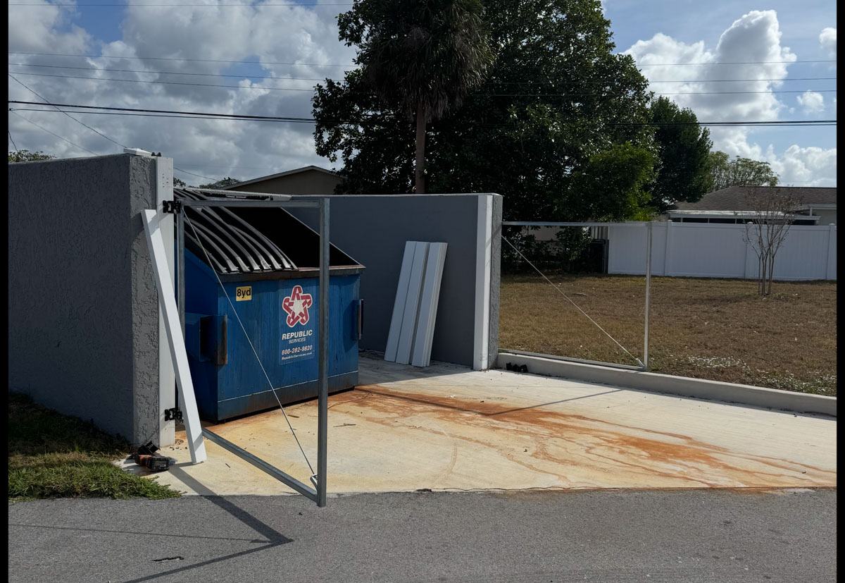 Side view of a vinyl dumpster enclosure in Brooksville, FL