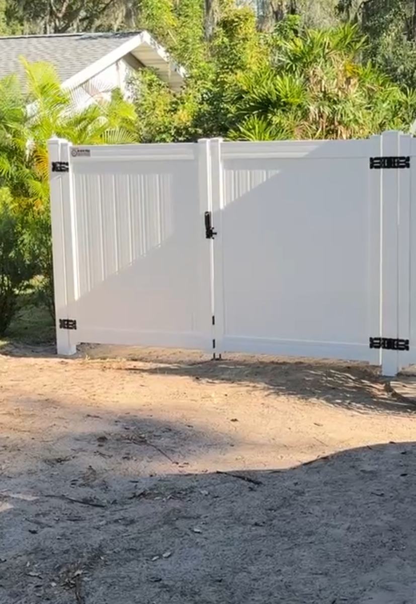 White vinyl double gate and walk gate in Brooksville, FL