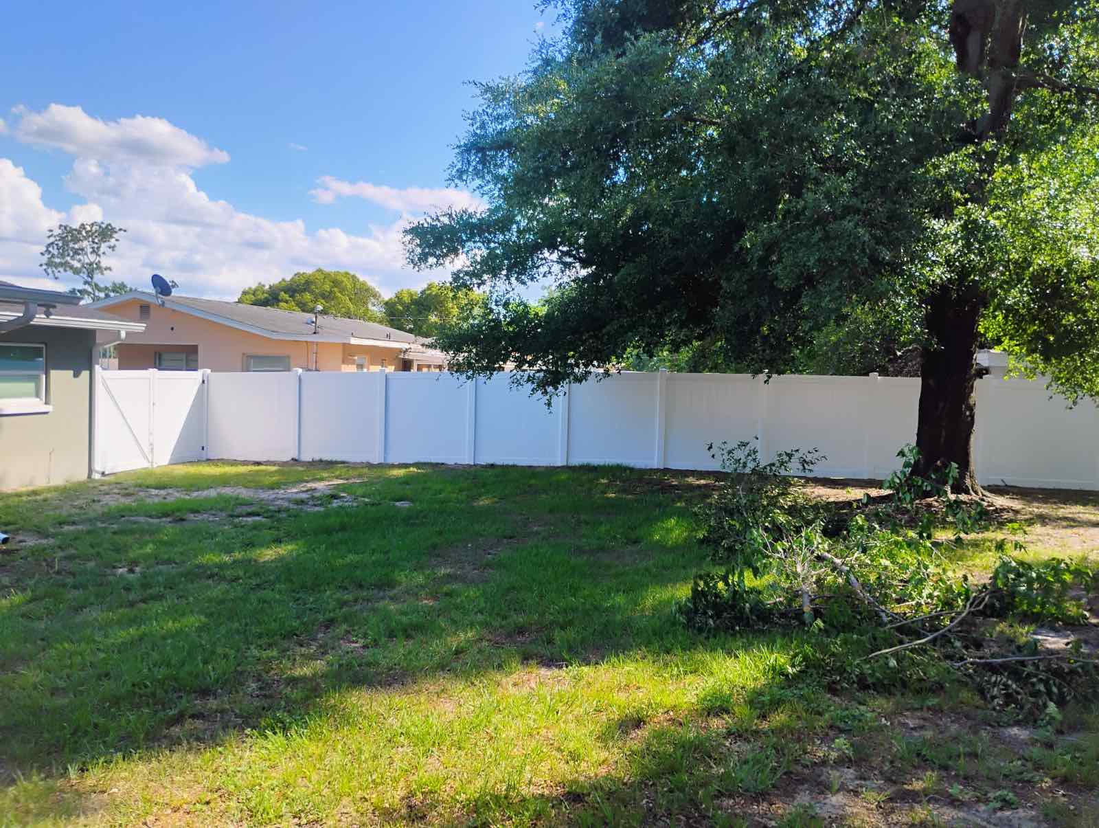 Vinyl Privacy in Spring Hill, FL | Florida Friendly Fencing white Vinyl Privacy installation by Florida Friendly Fencing in Spring Hill, Florida.